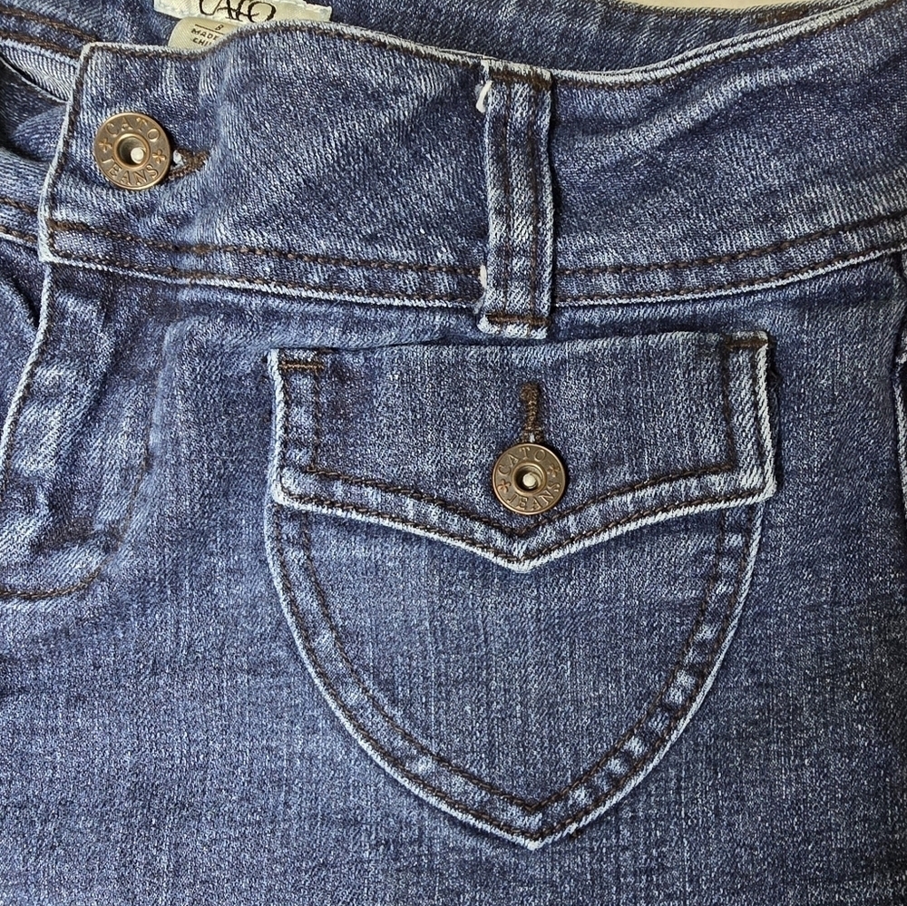 Cato Knee-Length Cuffed Midwash Jean Shorts Mid-rise Women's Size 8 - Picture 12 of 12